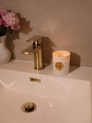 FRESH ESSENCE CANDLE